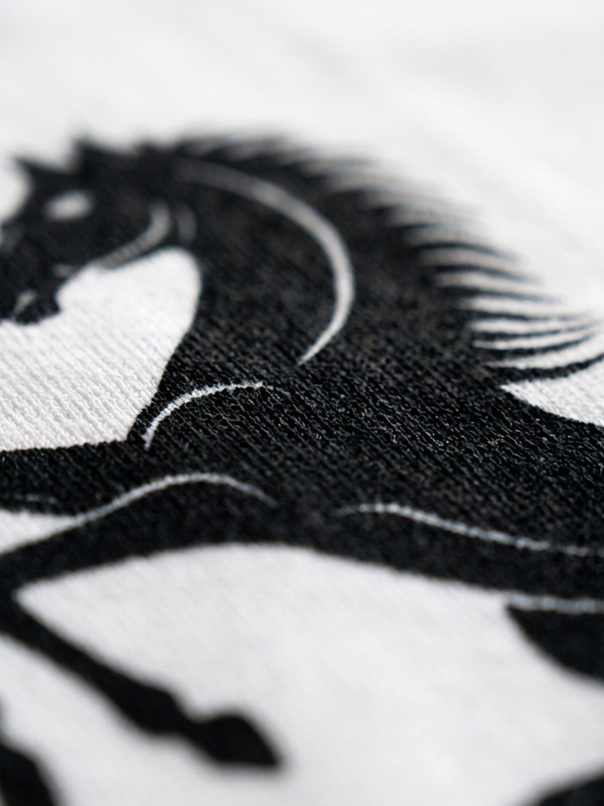 Milano Horse Tee in white, men's cut