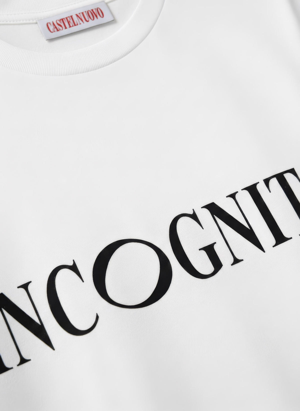 Incognito Tee in white, print detail