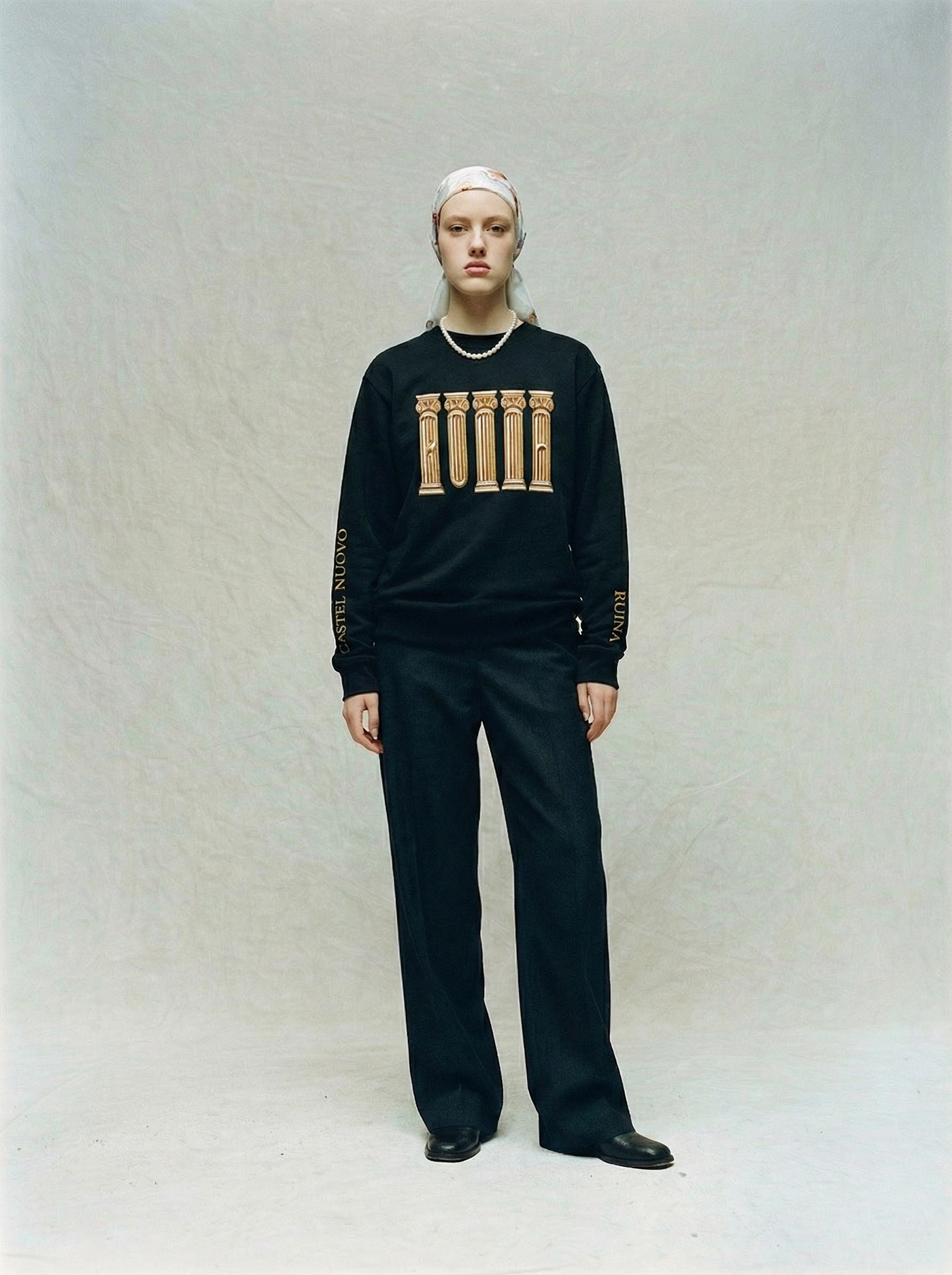 Ruina Crewneck
