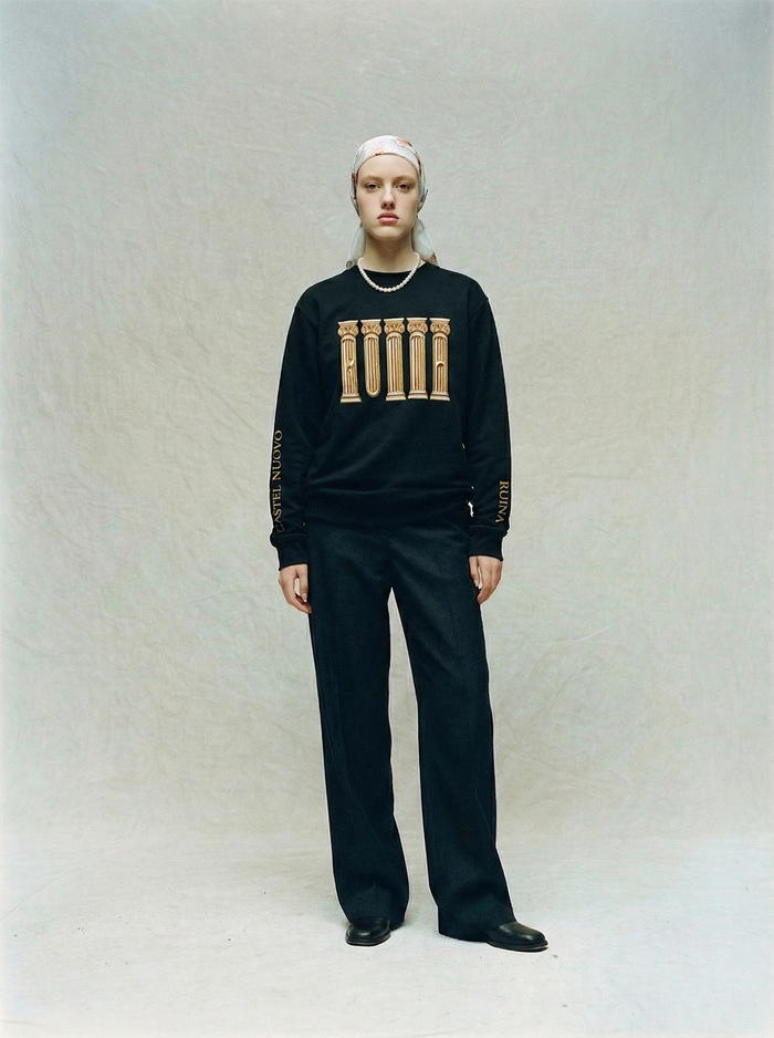 Ruina Crewneck