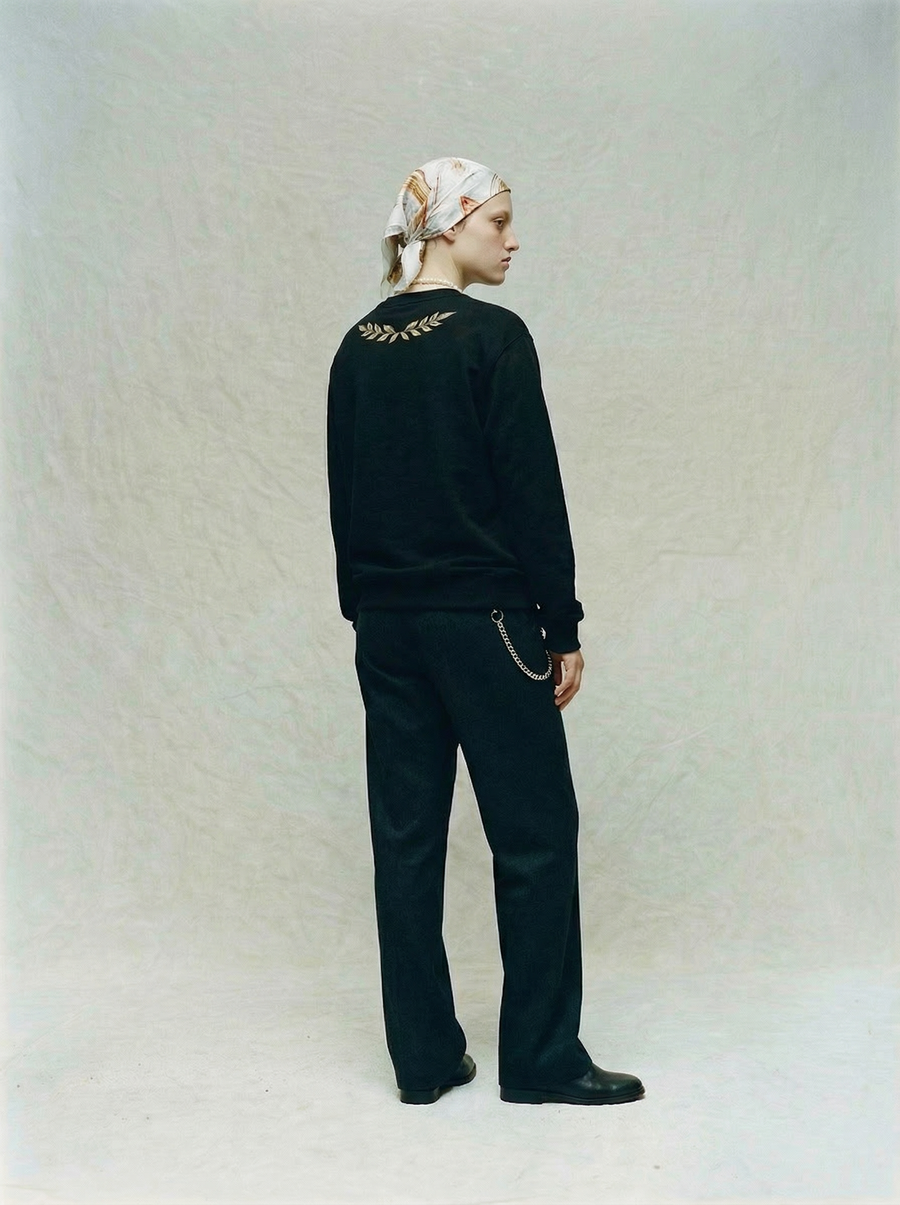 Ruina Crewneck