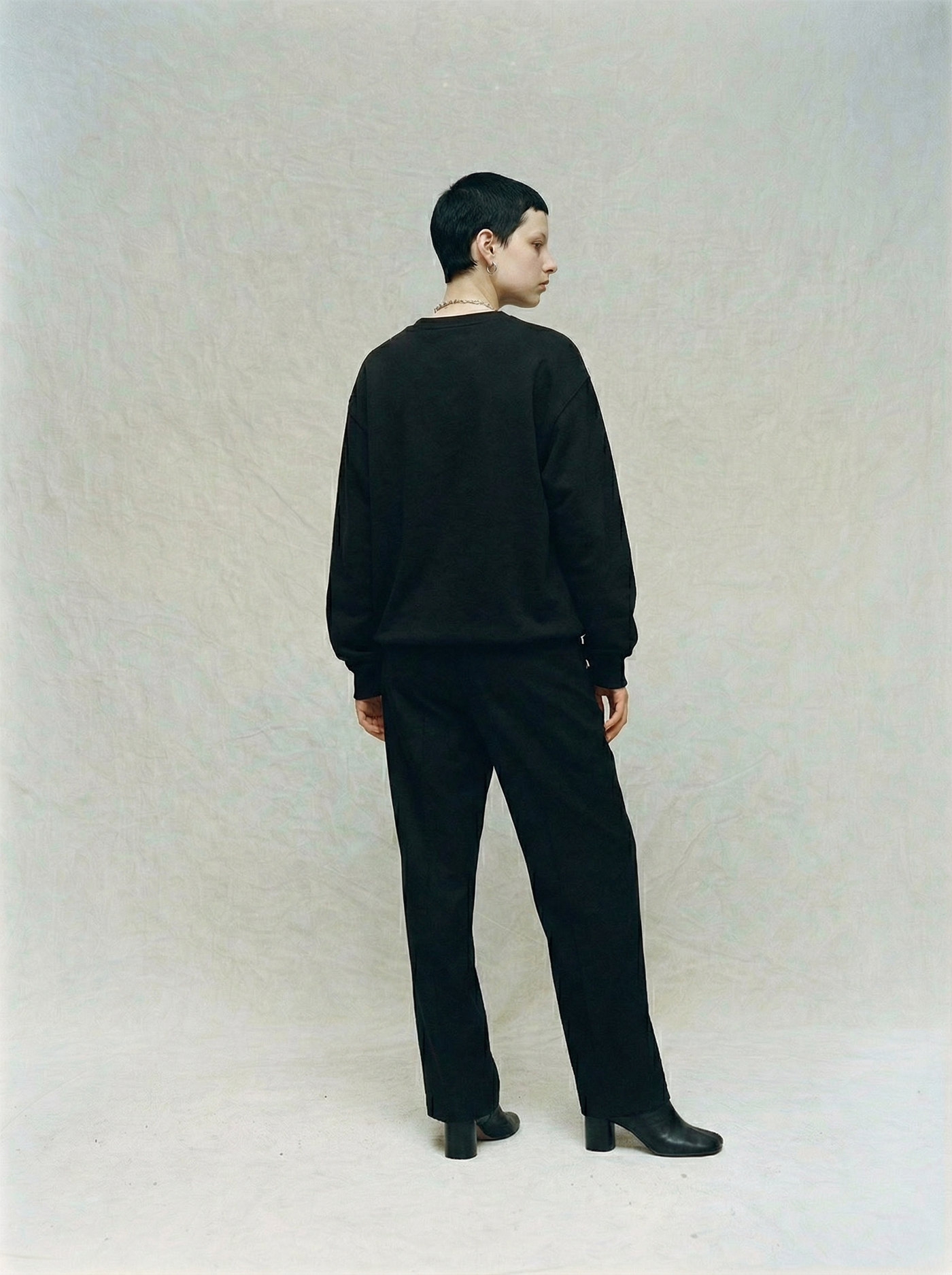 Manus Dei Crewneck