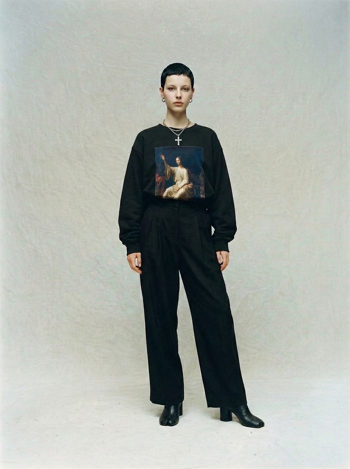 Manus Dei Crewneck