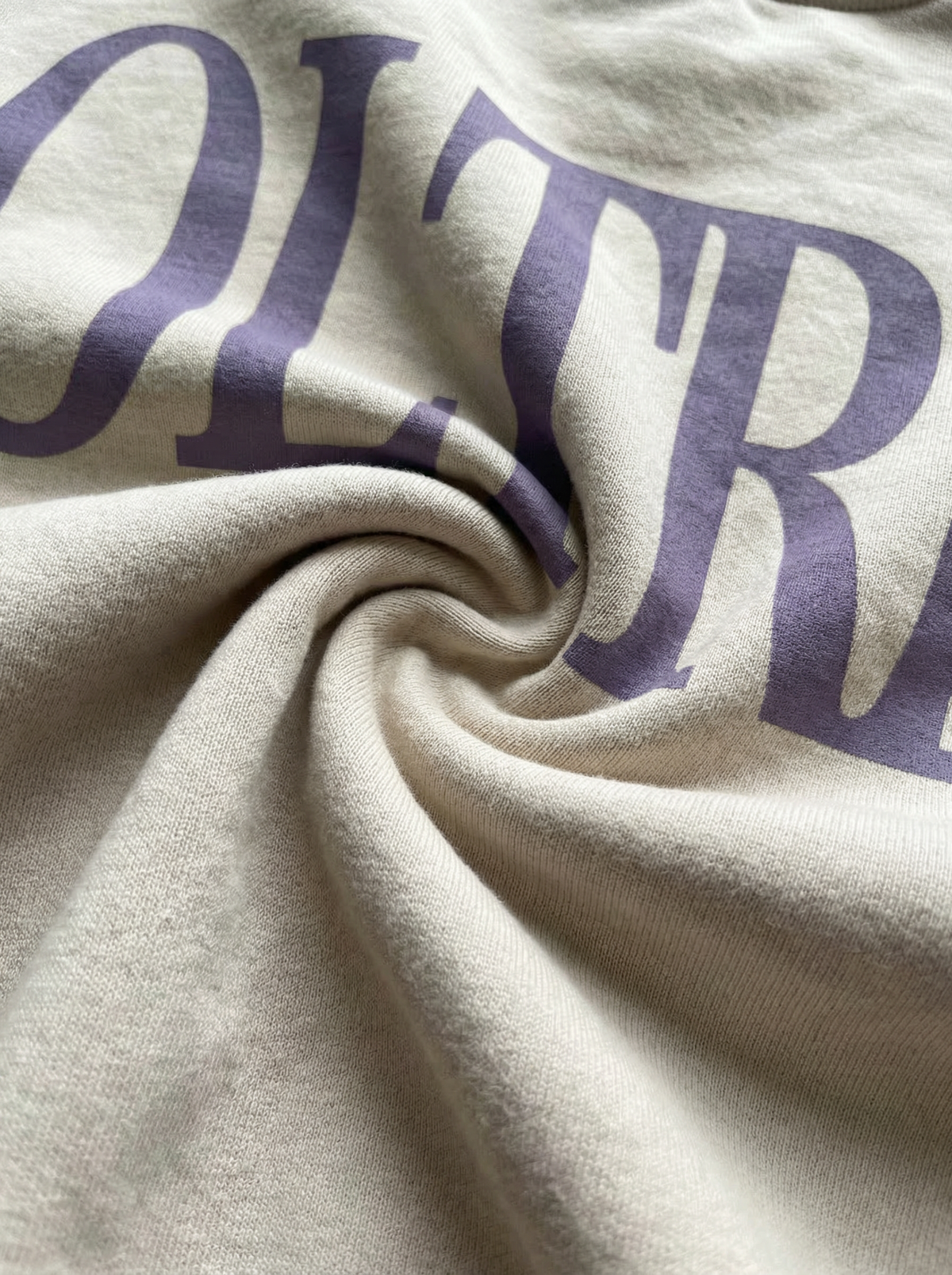 Oltre Crewneck in bone, print detail