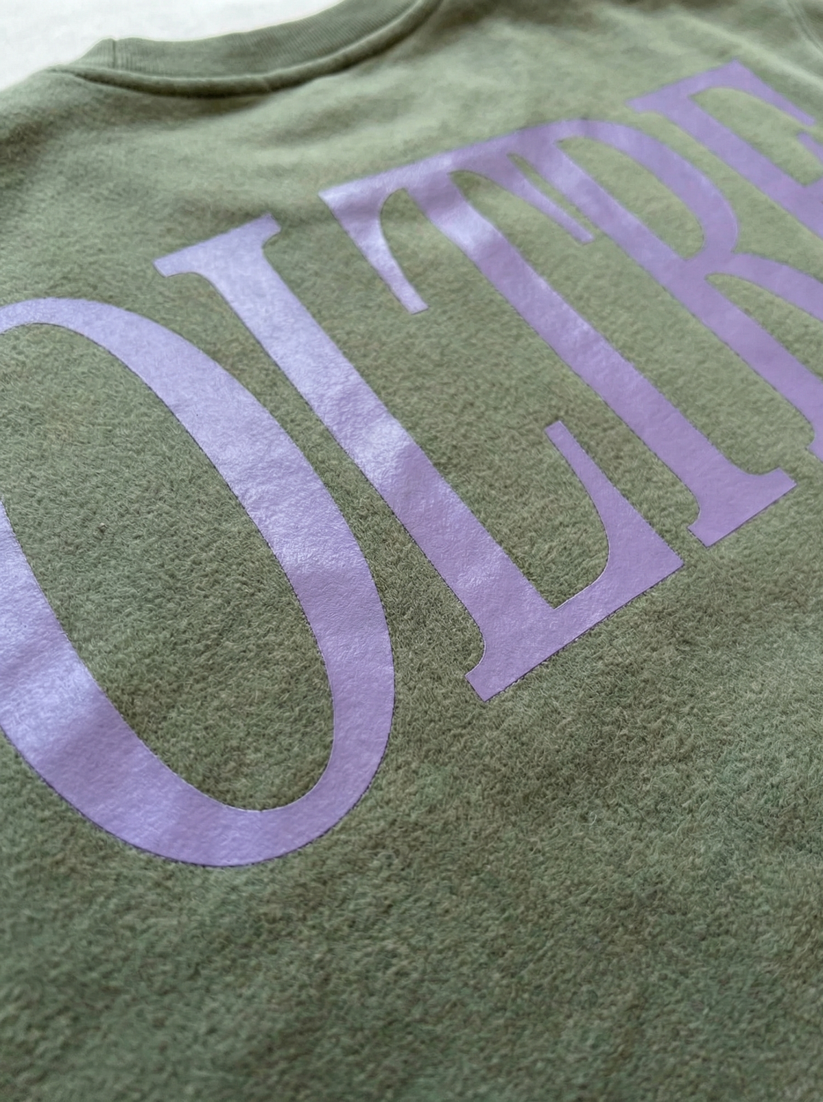 Oltre Crewneck in cypress, print detail