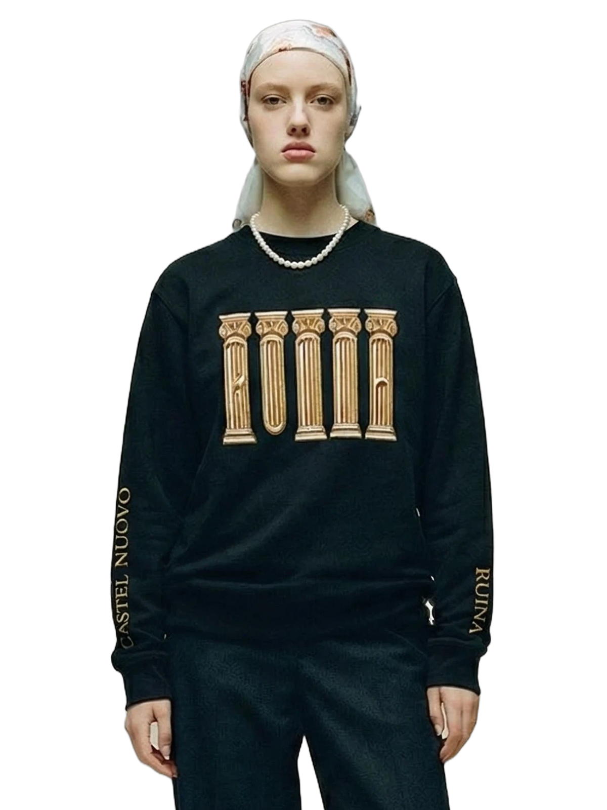 Ruina Crewneck in black, women's cut