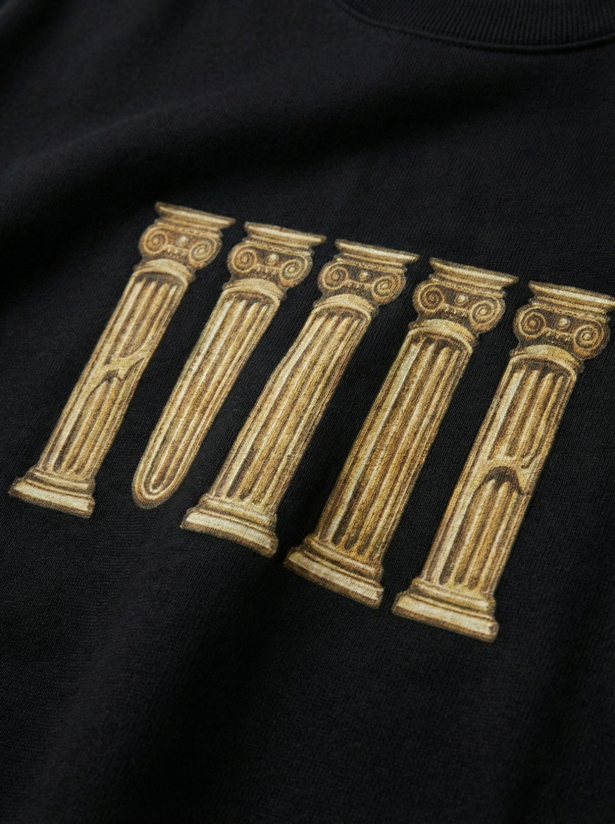 Ruina Crewneck in black, print detail