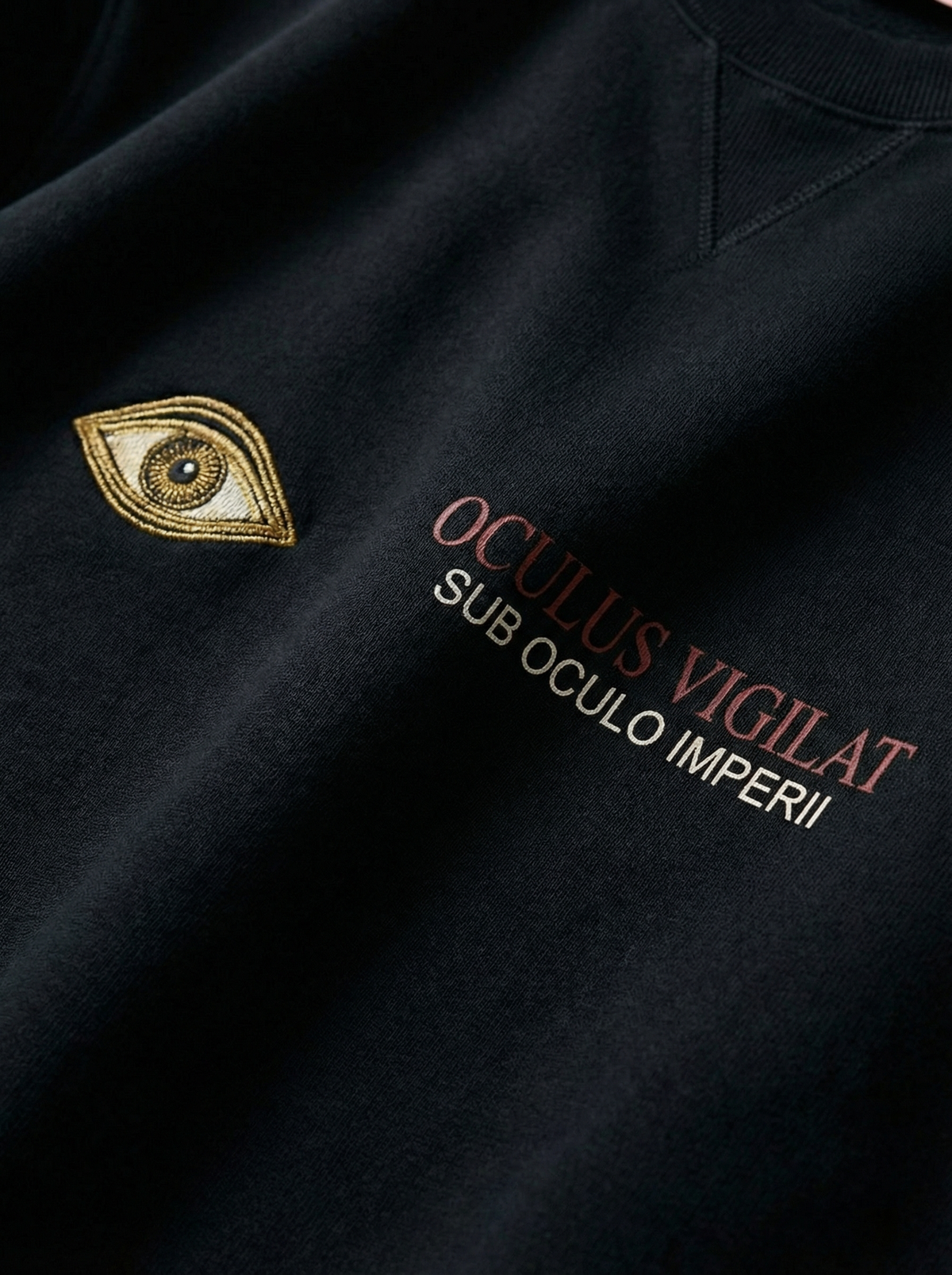 Oculus Vigilat Crewneck in black, print detail
