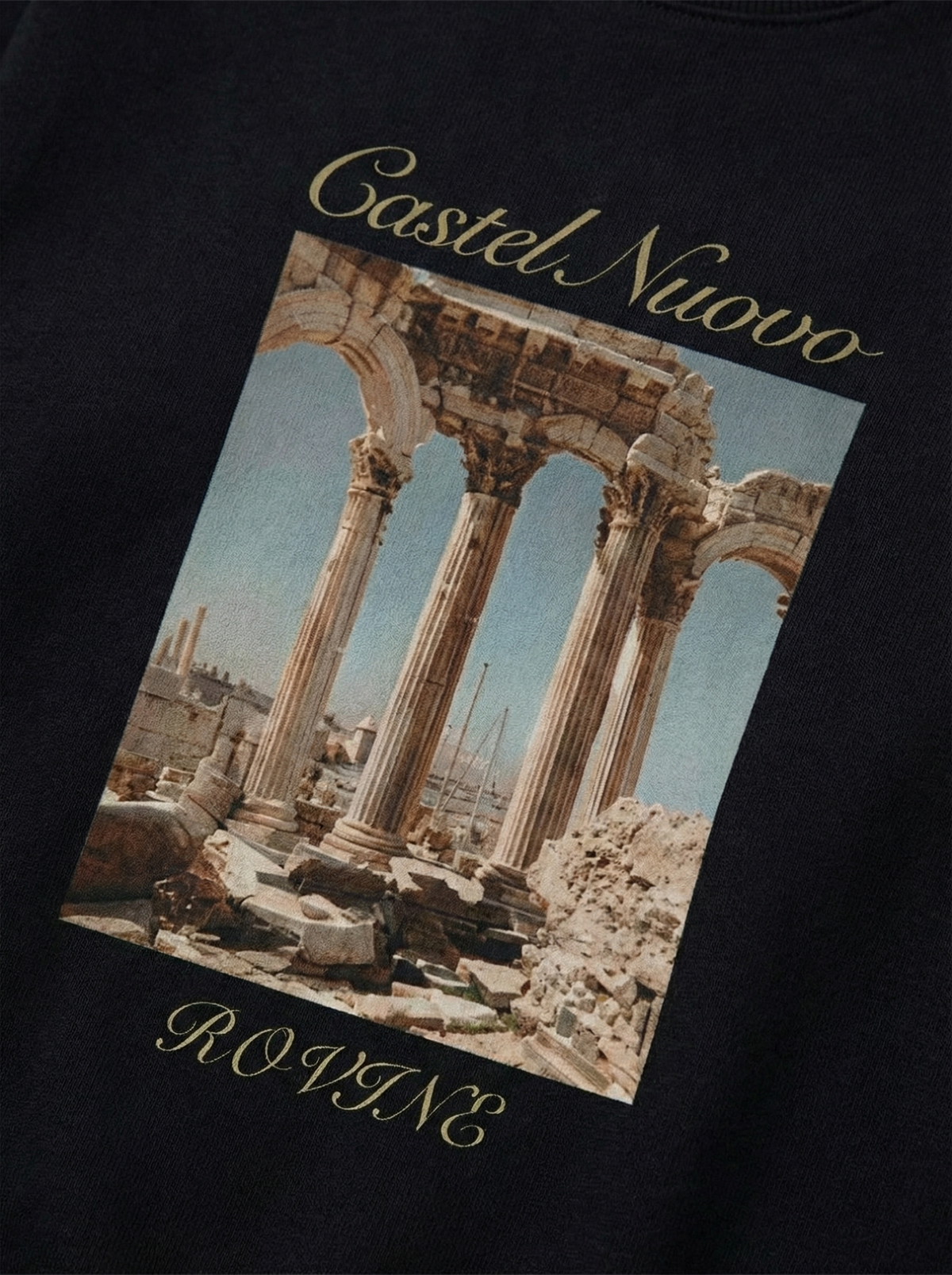 Rovine Crewneck in black, print detail